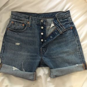 501 Levi’s high waisted denim shorts